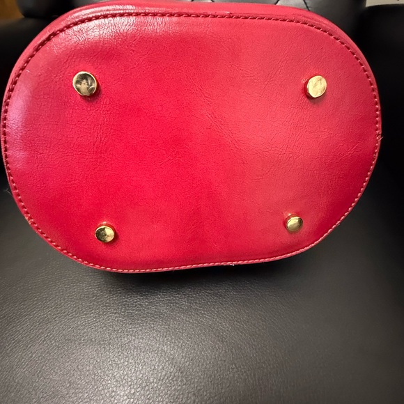 Stunning Vegan “Leather like” Bucket Bag by AOTA in pinkish reddish color - Picture 13 of 15